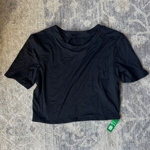 GAP Sleek Athletic Black Crop Top